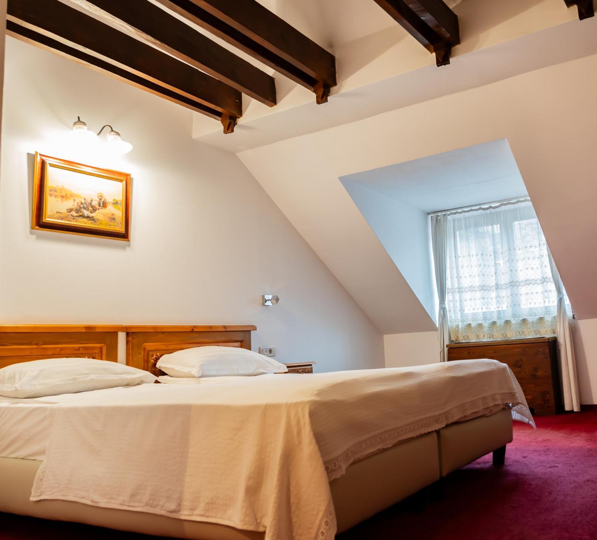 Hotel Traube เมดิอาช ภายนอก รูปภาพ